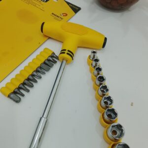 UYUSTOOLS DET21U 21-piece T-handle screwdriver and socket set
